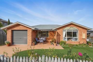 House For Sale - TAS - Howrah - 7018 - Conveniently Located, Low Maintenance Home with Views  (Image 2)