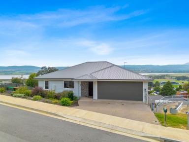 House For Sale - TAS - Riverside - 7250 - Amazing River Views!  (Image 2)
