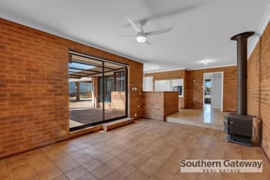 House For Lease - WA - Parmelia - 6167 - BEAUTIFUL FAMILY HOME IN PARMELIA  (Image 2)