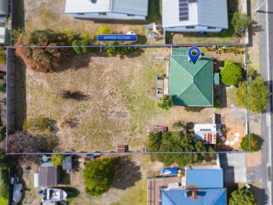 House For Sale - TAS - Beauty Point - 7270 - A Cute Cottage, Renovators Delight, Cheap as Chips, - But what a View!  (Image 2)