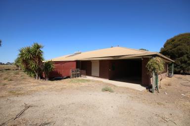 Cropping For Sale - VIC - Canary Island - 3537 - 640 ACRES WITH CREEK AND RIVER FRONTAGE  (Image 2)