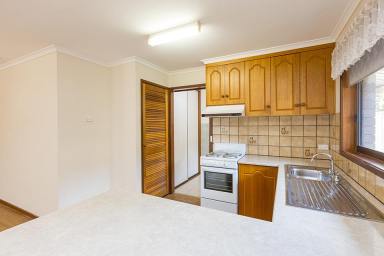 Unit For Sale - VIC - Mildura - 3500 - Stroll or Scoot to the Shops  (Image 2)