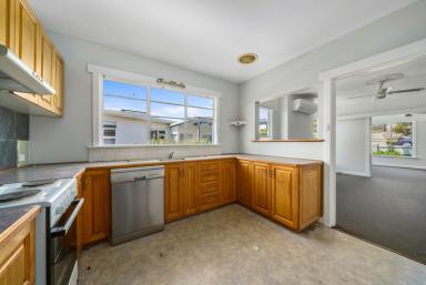 House Leased - TAS - Montrose - 7010 - When You Need More Room!  (Image 2)