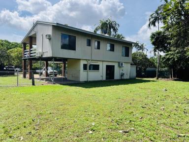 House For Sale - NT - Moulden - 0830 - 3 bedroom elevated home with large one bedroom granny flat.  (Image 2)