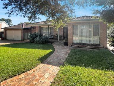 House Leased - NSW - Narrandera - 2700 - SPACIOUS FAMILY HOME IN GREAT LOCATION  (Image 2)