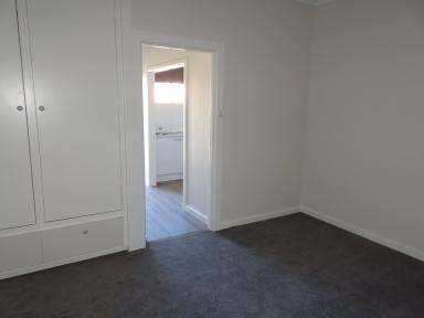 Studio For Lease - NSW - Albury - 2640 - MODERN & COMPACT  (Image 2)