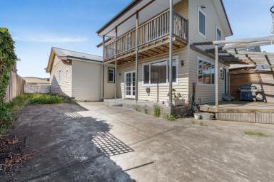 House For Sale - TAS - Moonah - 7009 - Spacious 5-Bedroom Residence in Moonah  (Image 2)
