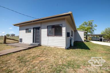House For Sale - NSW - Guyra - 2365 - Location Location Location  (Image 2)