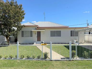House For Sale - NSW - Moree - 2400 - OPPOSITE TO THE AQUATIC CENTRE!  (Image 2)