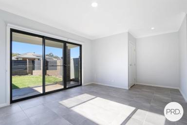 House Leased - NSW - Lavington - 2641 - BRAND NEW 2 TOWNHOUSE!  (Image 2)