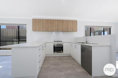 House Leased - NSW - Lavington - 2641 - BRAND NEW 2 TOWNHOUSE!  (Image 2)