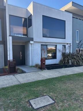 Townhouse For Lease - VIC - Torquay - 3228 - STYLISH TOWNHOUSE  (Image 2)