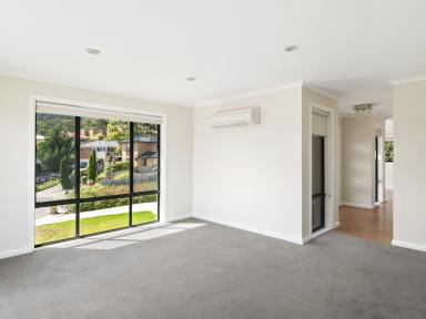 House For Sale - TAS - Oakdowns - 7019 - Contemporary Living with River & Mountain Views  (Image 2)
