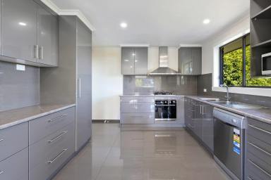 House For Sale - TAS - Park Grove - 7320 - IMMACULATELY PRESENTED HOME IN POPULAR PARK GROVE  (Image 2)