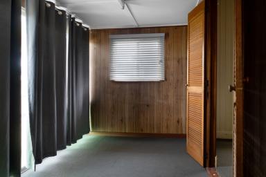 House Leased - QLD - Newtown - 4350 - Neat & Tidy Home close to the CBD!  (Image 2)