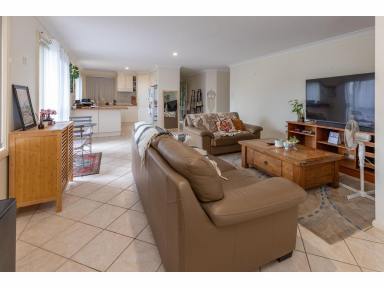 Duplex/Semi-detached For Sale - NSW - Forster - 2428 - INVESTOR ALERT! DUAL VILLA OPPORTUNITY IN PRIME FORSTER LOCATION  (Image 2)