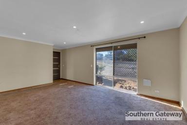 House For Sale - WA - Parmelia - 6167 - RENOVATORS DELIGHT!!  (Image 2)