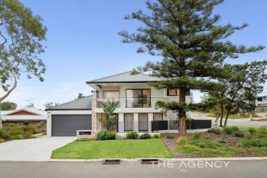House For Sale - WA - Marmion - 6020 - Luxury Living on Commanding Corner Position!  (Image 2)