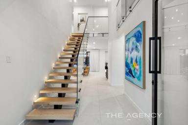 House For Sale - WA - Marmion - 6020 - Luxury Living on Commanding Corner Position!  (Image 2)