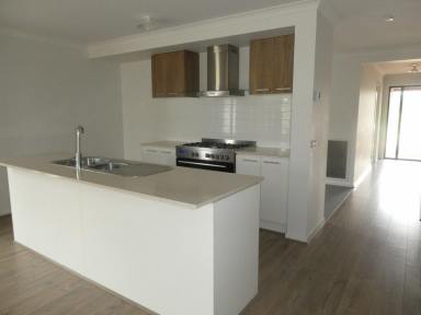 House For Lease - VIC - Bairnsdale - 3875 - MODERN HOME IN SHANNON WATERS  (Image 2)