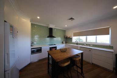 House For Sale - NSW - Tumut - 2720 - Breathtaking Views.  (Image 2)