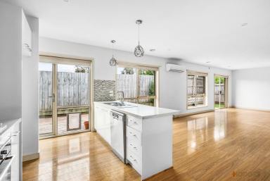 Unit Leased - VIC - Seaford - 3198 - MODERN & SPACIOUS | LIGHT FILLED | WALK TO THE BEACH  (Image 2)