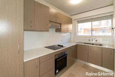 Unit For Lease - NSW - Kooringal - 2650 - LOW MAITENANCE UNIT LIVING  (Image 2)