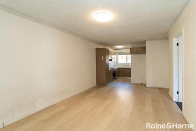 Unit For Lease - NSW - Kooringal - 2650 - LOW MAITENANCE UNIT LIVING  (Image 2)