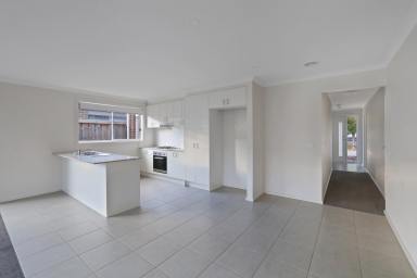 House For Sale - VIC - Drouin - 3818 - Convenience in both Size and Location  (Image 2)