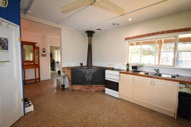 House For Lease - VIC - Beechworth - 3747 - Country Living with character  (Image 2)