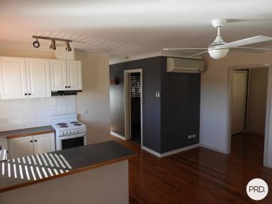 Unit For Lease - NSW - West Albury - 2640 - CONVENIENT 2 BEDROOM UNIT  (Image 2)