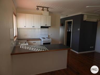 Unit For Lease - NSW - West Albury - 2640 - CONVENIENT 2 BEDROOM UNIT  (Image 2)