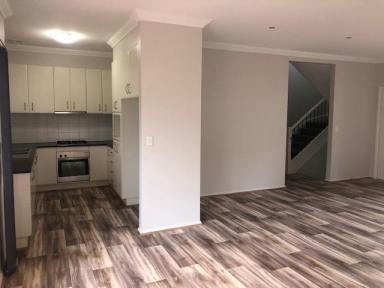 Townhouse For Lease - NSW - Wollongong - 2500 - MODERN TRI-LEVEL TOWNHOUSE  (Image 2)