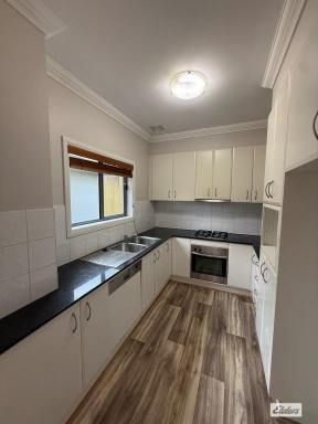 Townhouse For Lease - NSW - Wollongong - 2500 - MODERN TRI-LEVEL TOWNHOUSE  (Image 2)
