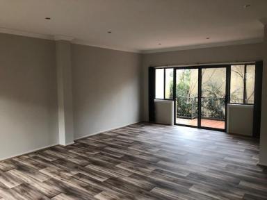 Townhouse For Lease - NSW - Wollongong - 2500 - MODERN TRI-LEVEL TOWNHOUSE  (Image 2)
