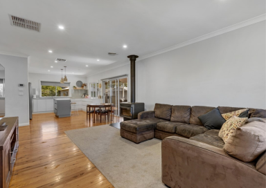House For Sale - NSW - Temora - 2666 - Your Dream Family Home Awaits  (Image 2)