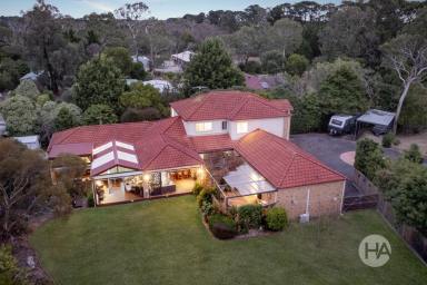 Acreage/Semi-rural For Sale - VIC - Somerville - 3912 - Grand Family Living on Over an Acre – Dual Occupancy Oasis in Somerville  (Image 2)