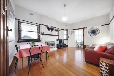 Apartment For Sale - VIC - St Kilda - 3182 - Charming Art Deco Elegance  (Image 2)