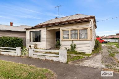 House For Sale - TAS - Ulverstone - 7315 - RENOVATE OR DEVELOP  (Image 2)