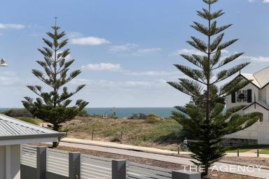 House For Sale - WA - Halls Head - 6210 - Architecturally Crafted Beachside Home with Premium Outdoor Living  (Image 2)
