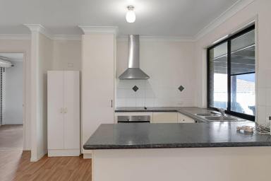 House Leased - QLD - Wilsonton Heights - 4350 - Charming lowset brick residence  (Image 2)
