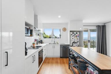 House For Lease - TAS - Rosetta - 7010 - Amazing Views & Centrally Located  (Image 2)