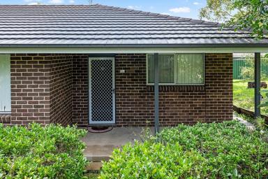 House For Sale - NSW - Raymond Terrace - 2324 - STYLISH, PRIVATE & LOW-MAINTENANCE LIVING IN THE OAKS ESTATE  (Image 2)