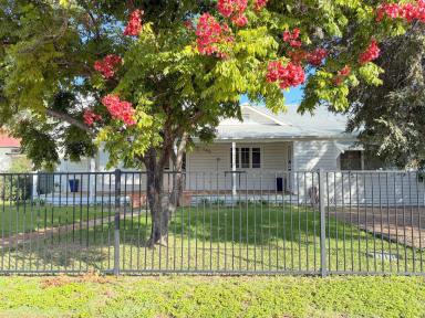 House For Sale - NSW - Moree - 2400 - PRIME LOCATION - WALK TO THE CBD AND THE GOLF CLUB  (Image 2)
