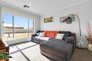 House For Sale - VIC - Mildura - 3500 - Near New within Lake Park Estate  (Image 2)