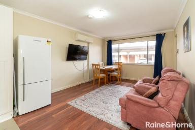House Leased - NSW - Wagga Wagga - 2650 - FULLY FURNISHED CENTRAL LIVING  (Image 2)