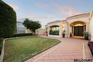 House For Sale - WA - Como - 6152 - THE FAMILY ENTERTAINER  (Image 2)