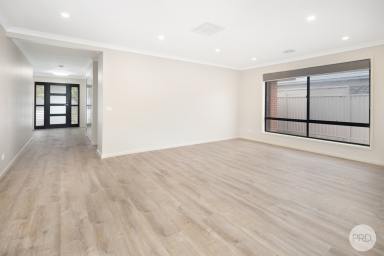 House For Sale - VIC - Alfredton - 3350 - Alfredton Excellence - Size, Style & School Zone Perfection  (Image 2)
