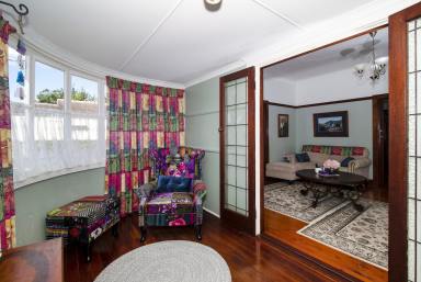 House For Sale - QLD - Newtown - 4350 - Sprawling 5-Bed 1930s Art Deco Home on a large block in Newtown.  (Image 2)