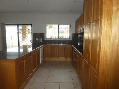 House Leased - VIC - East Bairnsdale - 3875 - Large 2 bedroom house in East Bairnsdale  (Image 2)